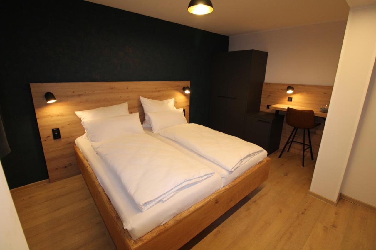 Der Hirsch Hotel 蒙绍 外观 照片