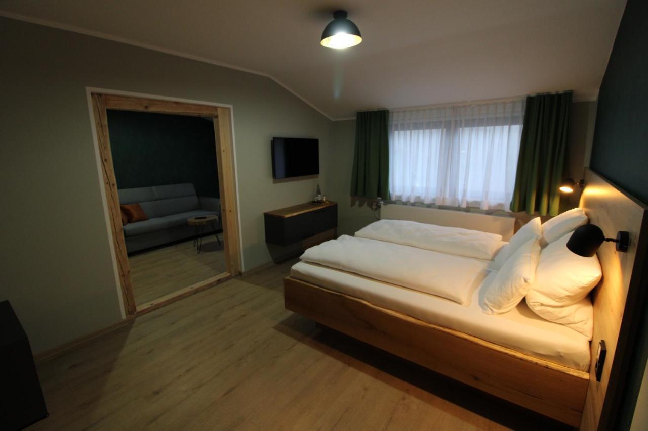 Der Hirsch Hotel 蒙绍 外观 照片