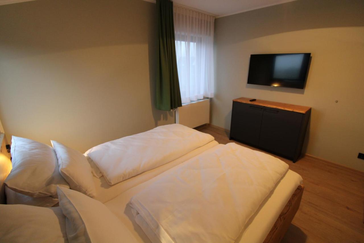 Der Hirsch Hotel 蒙绍 外观 照片