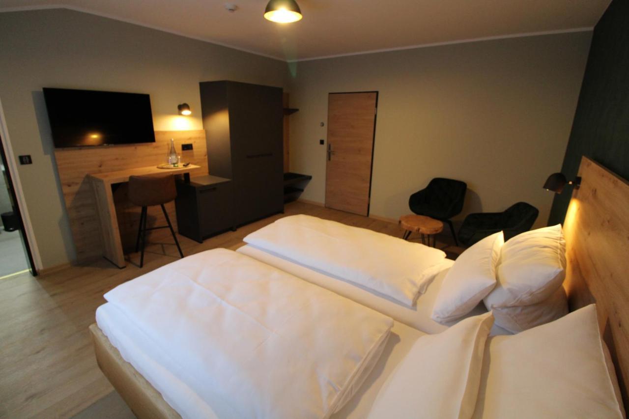 Der Hirsch Hotel 蒙绍 外观 照片