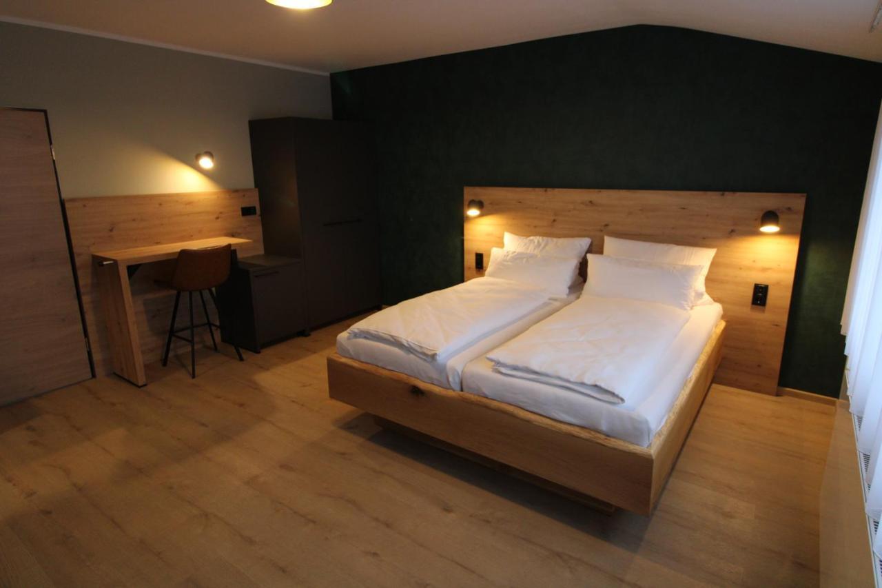 Der Hirsch Hotel 蒙绍 外观 照片