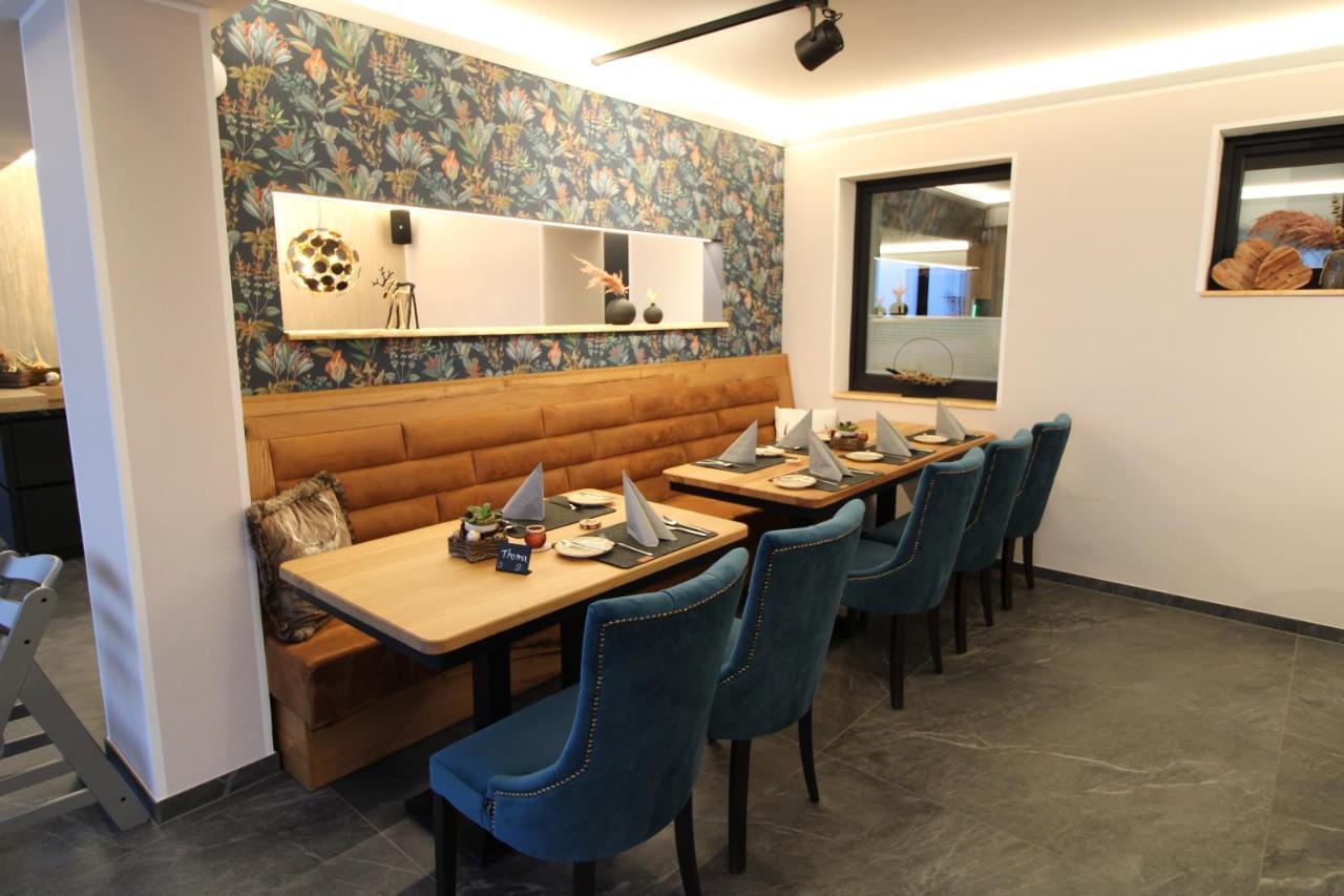 Der Hirsch Hotel 蒙绍 外观 照片