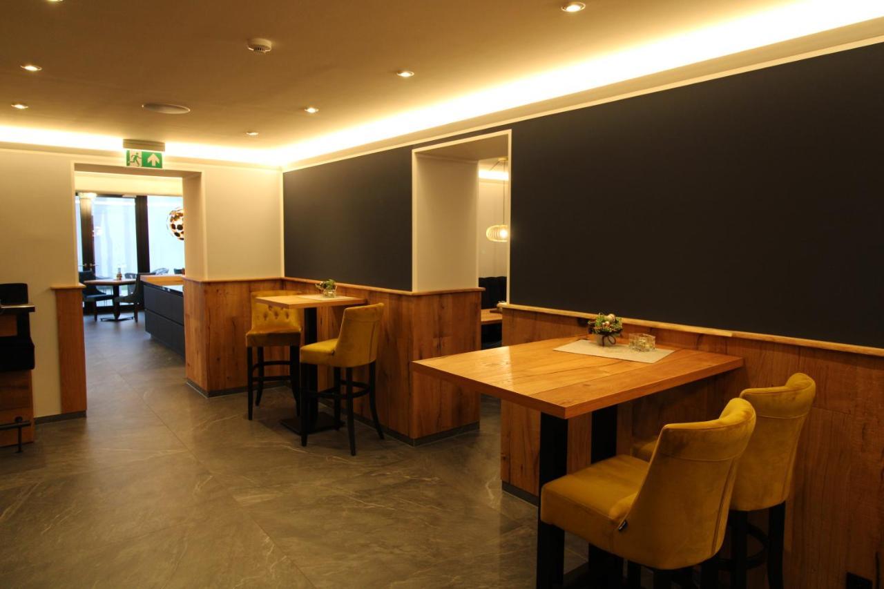 Der Hirsch Hotel 蒙绍 外观 照片